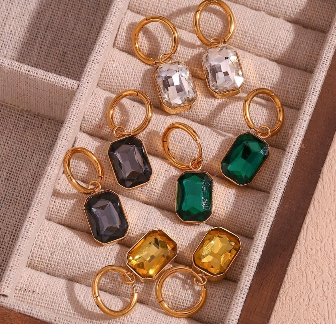 Caravanas cuadradas de acero y cristal