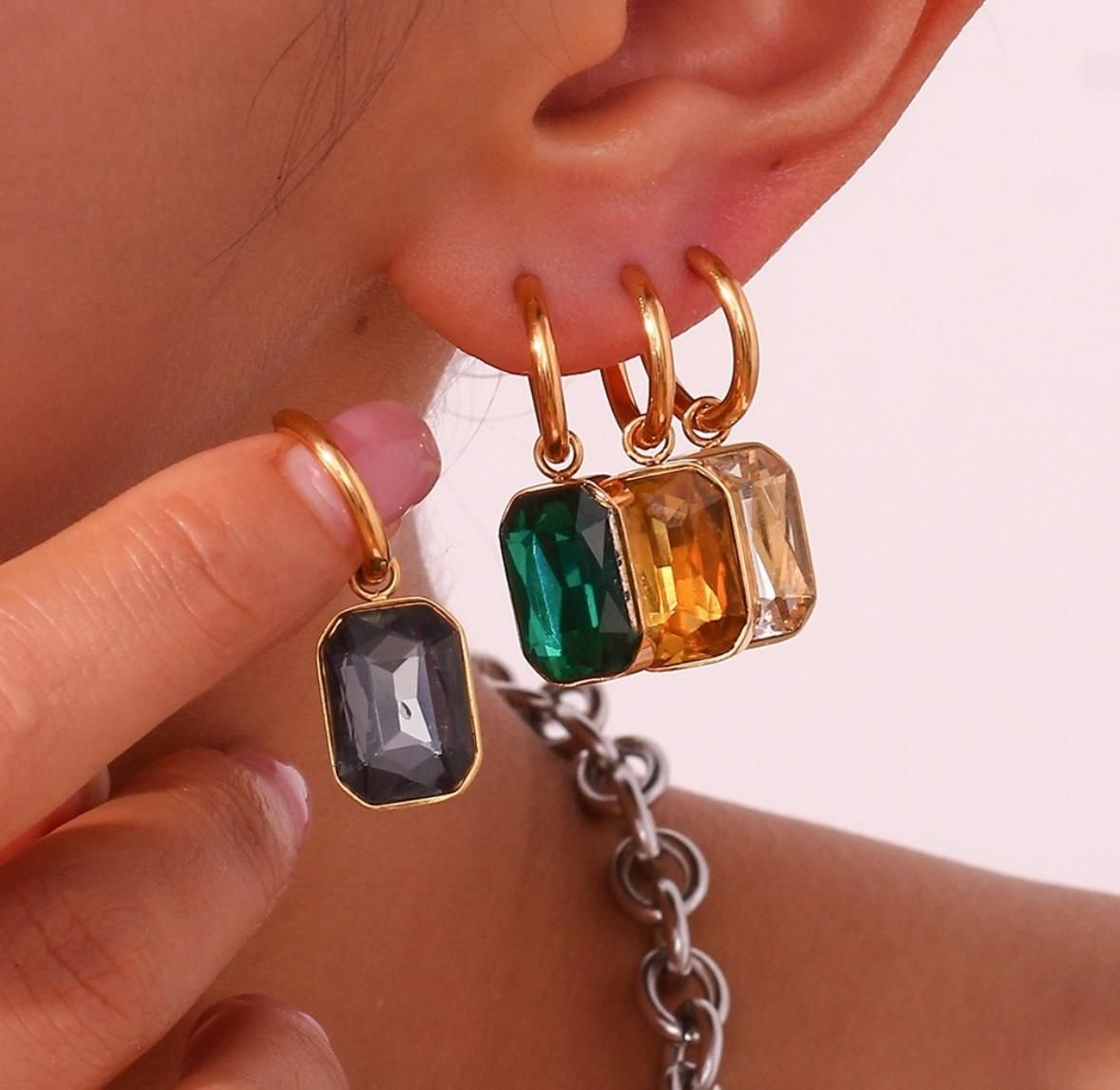 Caravanas cuadradas de acero y cristal