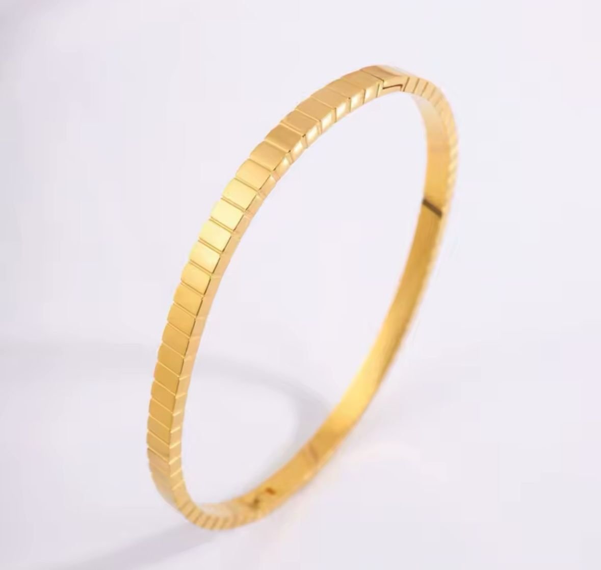 Pulsera Esclava diseño Escamado dorada