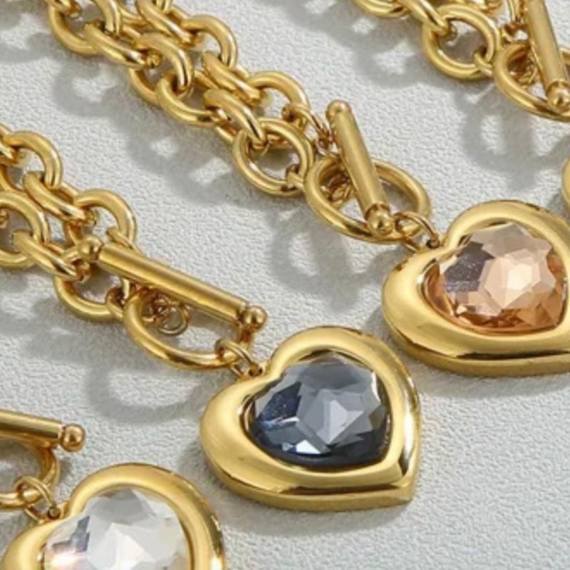 Collar Corazon de Cristal y acero Dorado