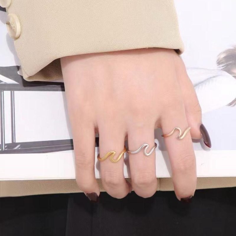 Anillo fino de acero Ola